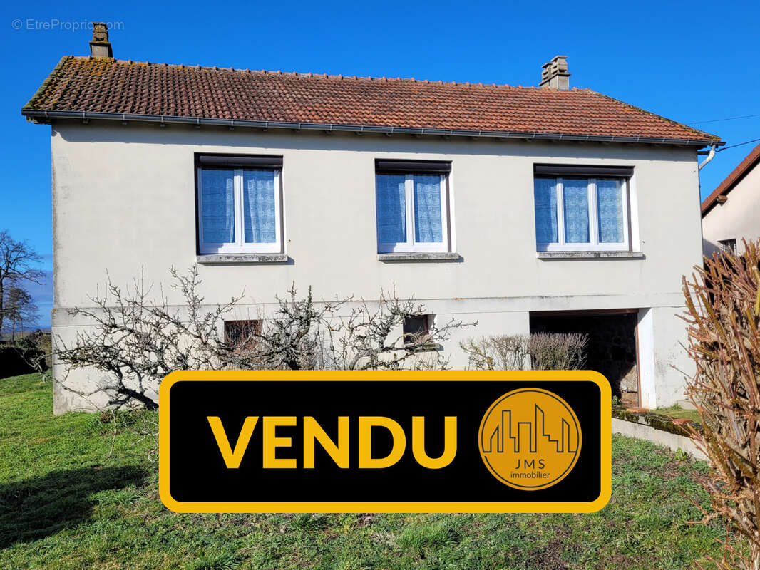 Maison à LE MONTET