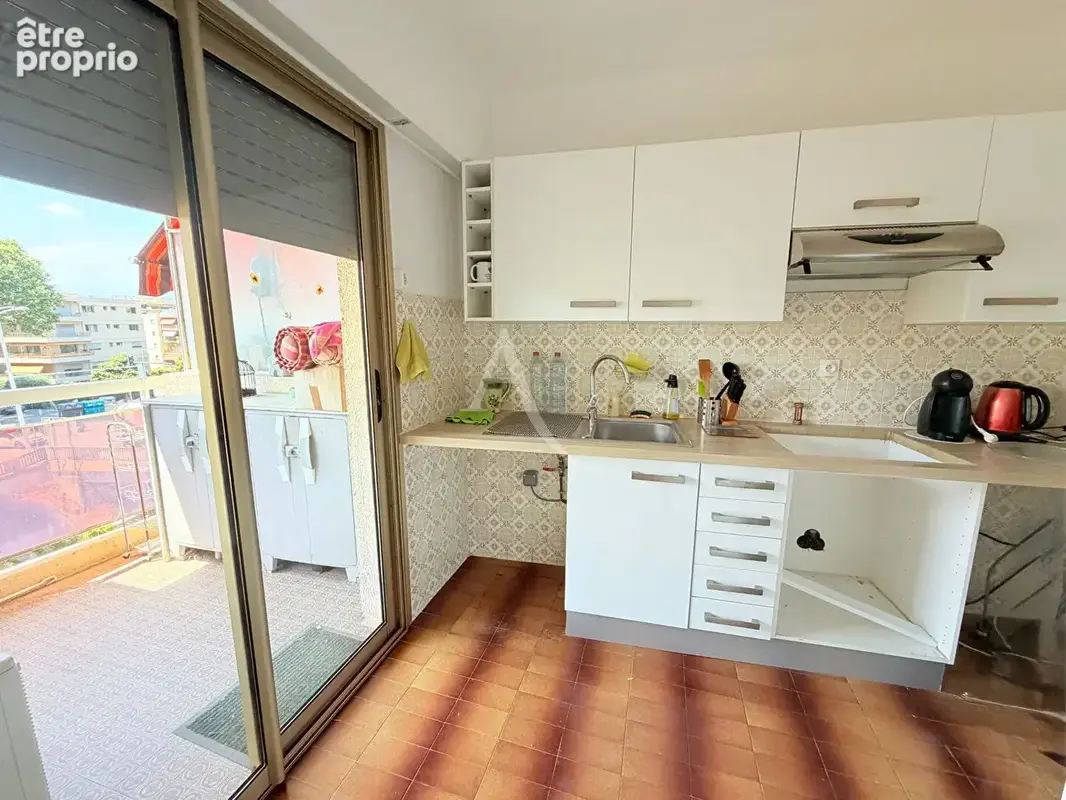 CAGNES SUR MER  BEAU  F1 avec belle Terrasse Parking Cave 35 m2 près de la mer - photo 5