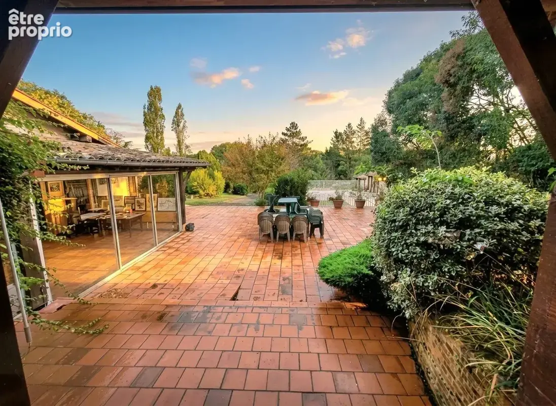 Maison 30 pièces 1 460 m² à vendre à Montaigut-Sur-Save (31530) - photo 2