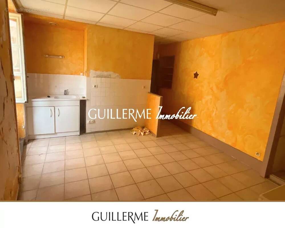 Appartement à SALORNAY-SUR-GUYE