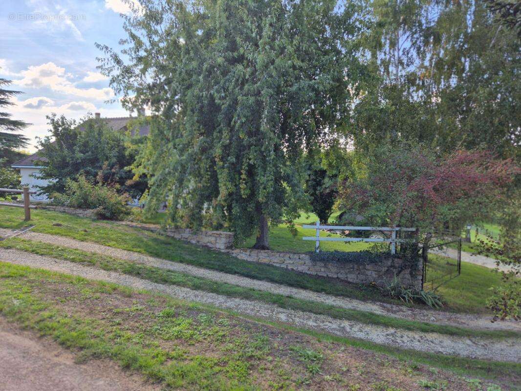 Maison à MONTGIVRAY