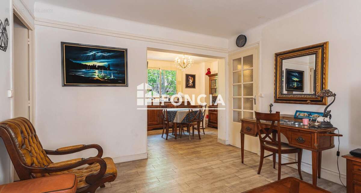 T5 traversant de 78 m² Loué Secteur Claret Résidence fermée avec parking et cave - photo 5