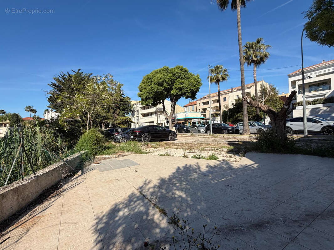 Commerce à SANARY-SUR-MER