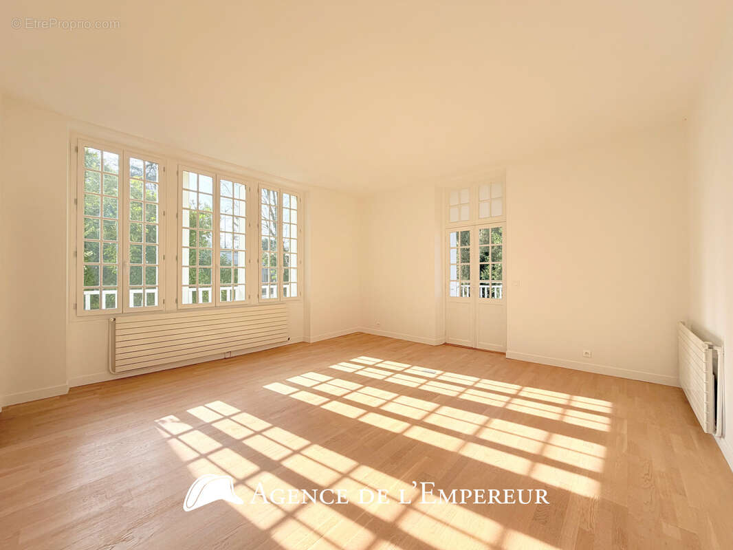 Demeure dans le Parc de la Malmaison, parcelle de 3 000 m2 - photo 8