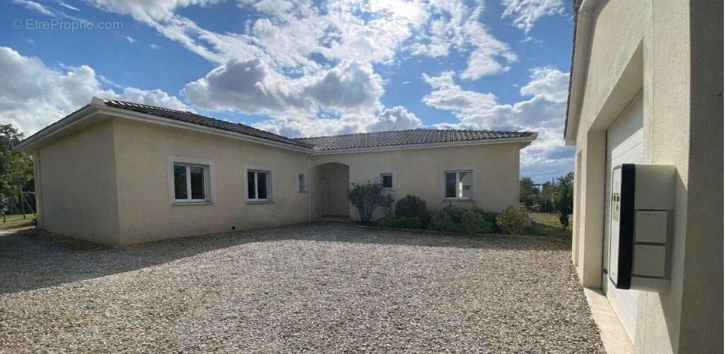 Maison à CALMONT