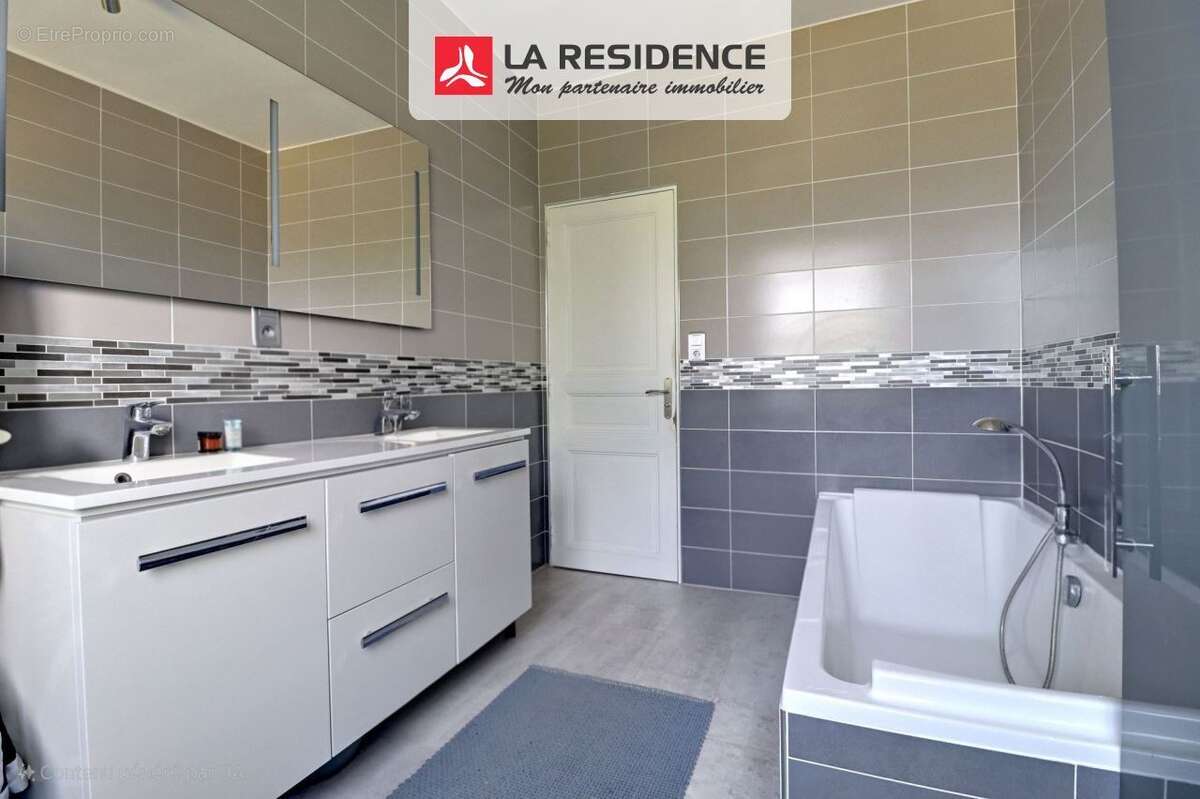 Maison à SAINT-REMY-SUR-AVRE