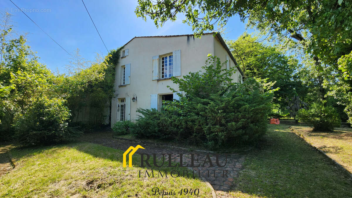 Maison à LA LANDE-DE-FRONSAC