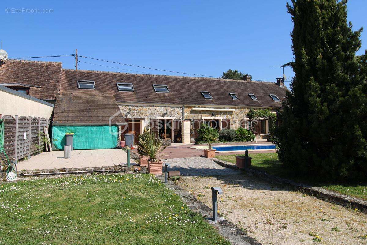 Maison à LA CHAPELLE-RABLAIS