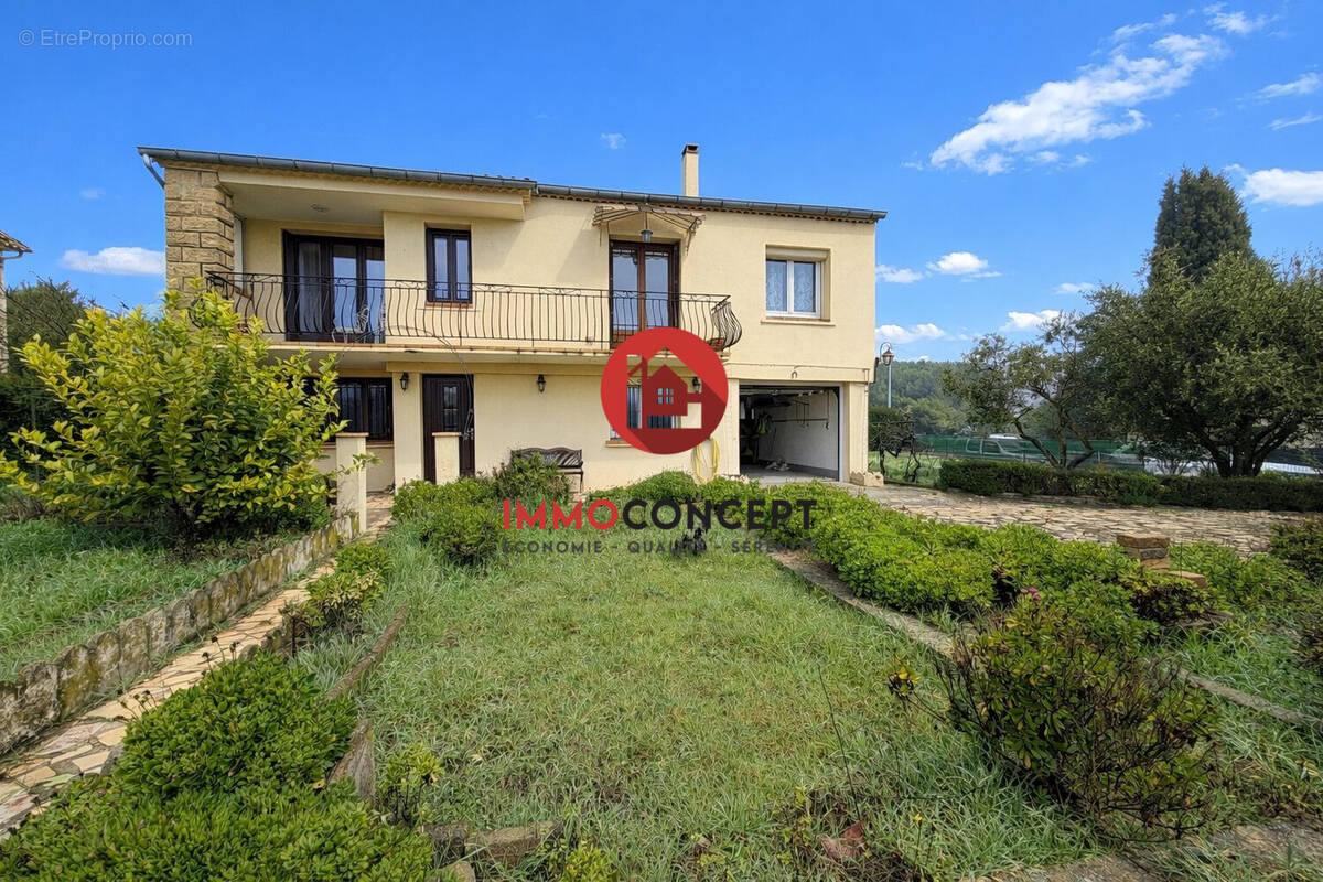 Maison à LAUDUN-L'ARDOISE