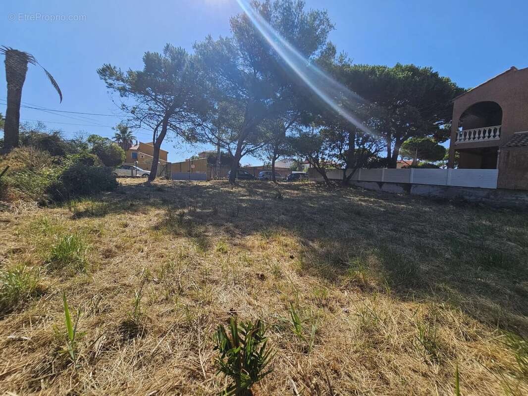 Terrain à HYERES