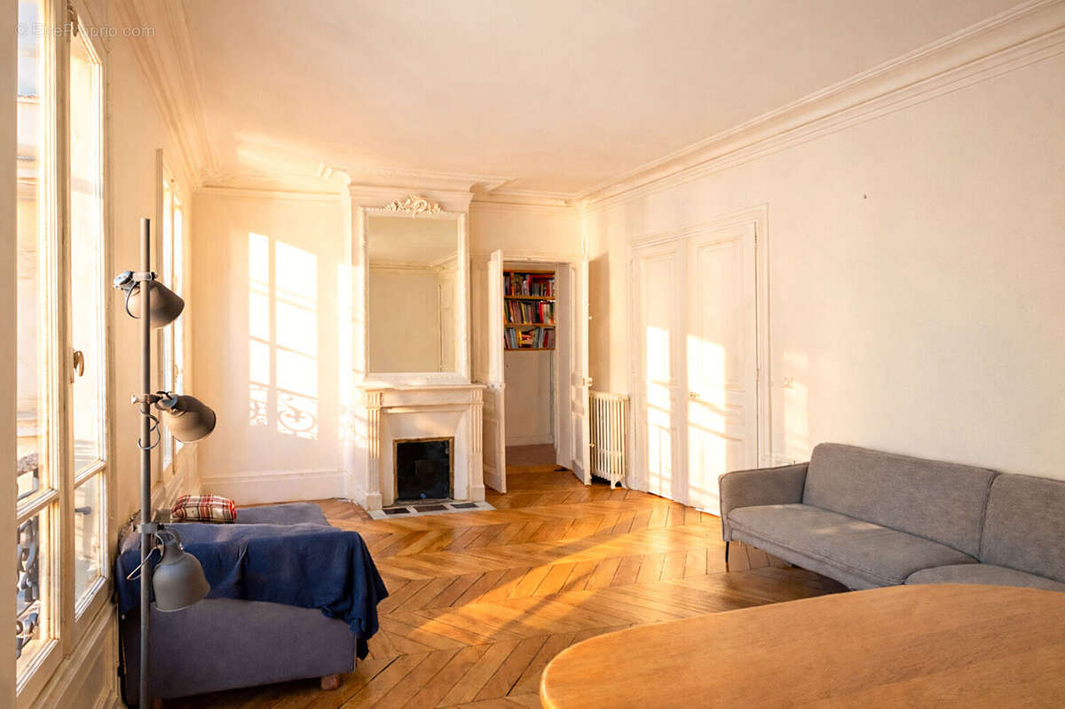 Appartement à PARIS-8E