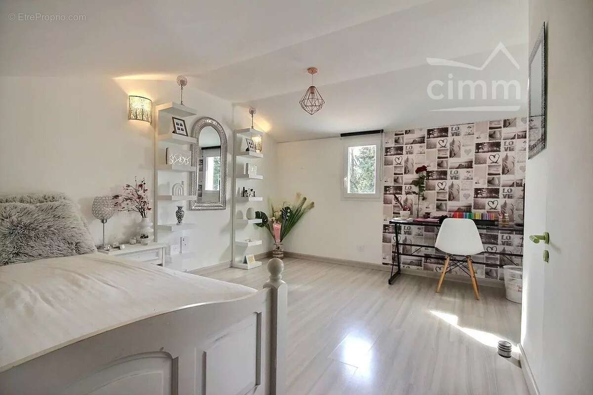 Maison à MONTELIMAR