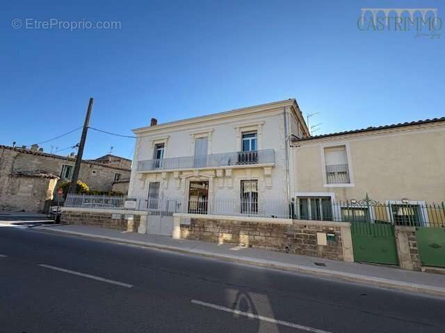 Commerce à CASTRIES