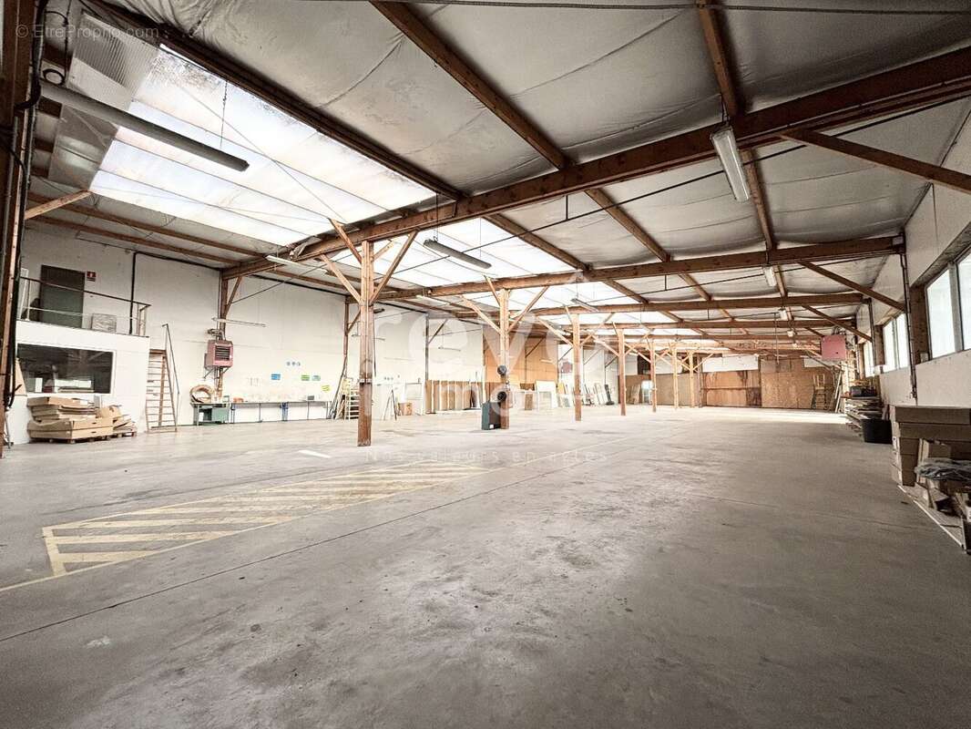 Commerce à FONTENAY-LE-COMTE