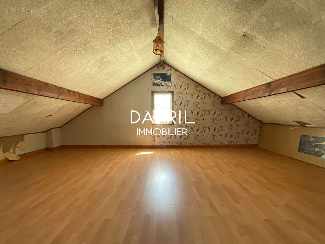 Maison à MAURECOURT