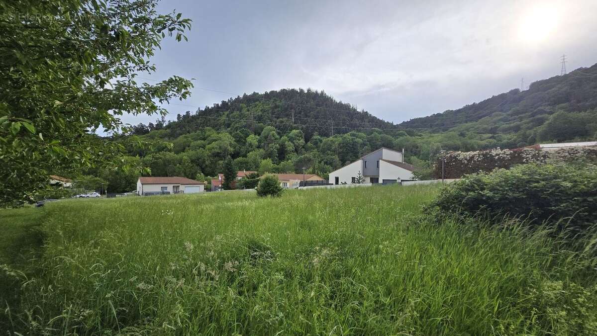 Terrain à CEYRAT