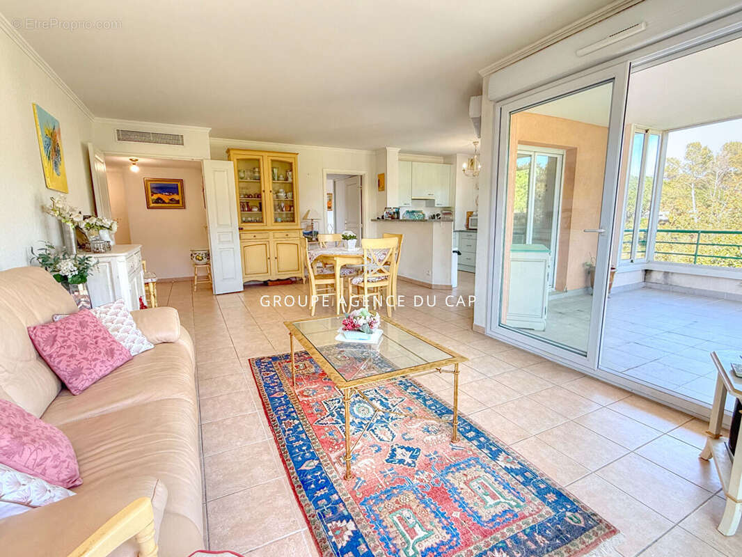 Saint raphael les golfs appartement 4 pieces dernier etage avec garage - photo 3
