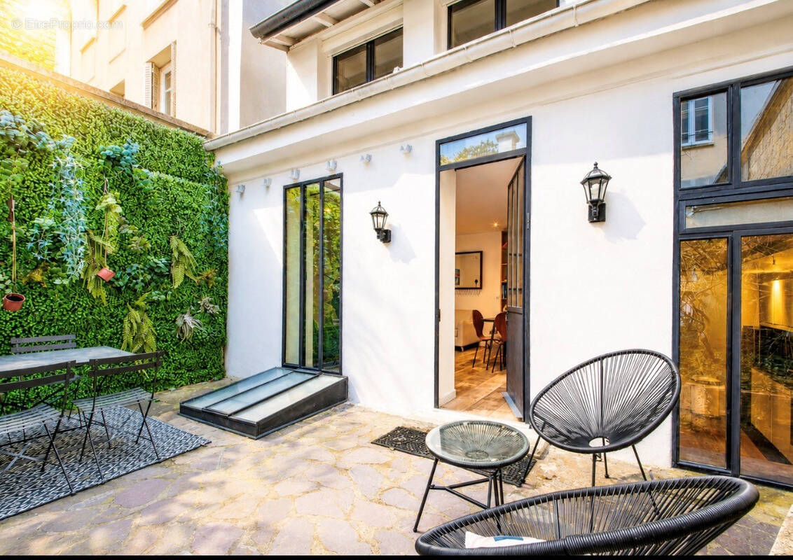 Appartement à PARIS-14E