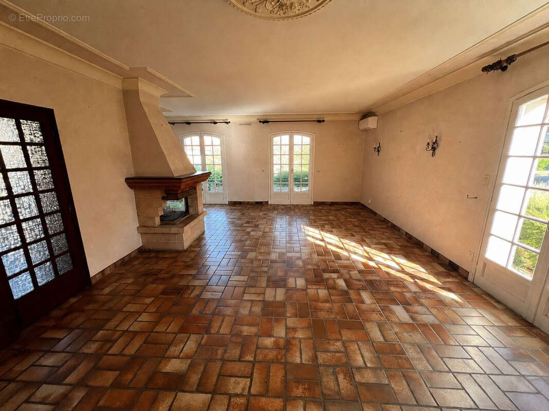 Maison traditionelle T4 sur sous-sol avec terrain de + 1500m2 - photo 4