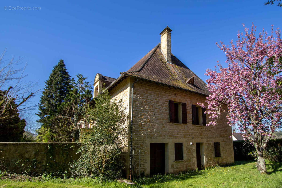 Maison à SAINT-JULIEN-DE-LAMPON