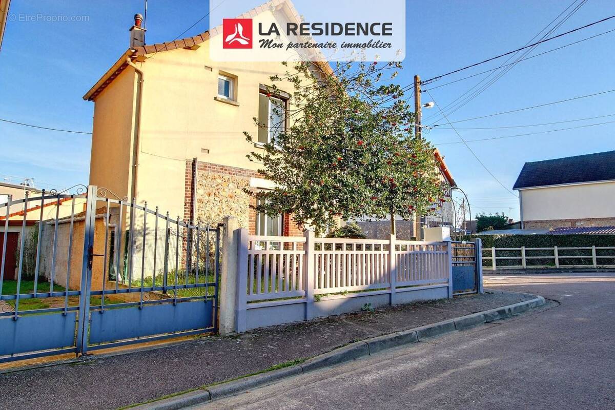 Maison à SAINT-ETIENNE-DU-ROUVRAY