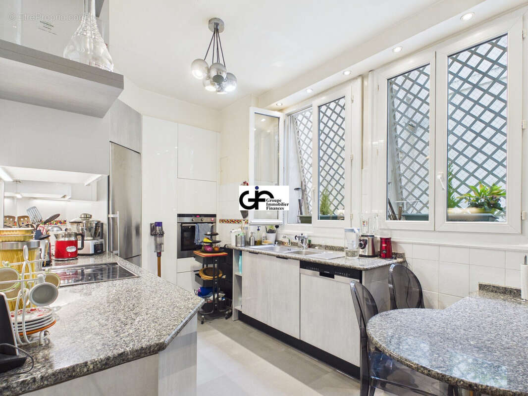Appartement 169 m² à Paris-16e  - photo 9