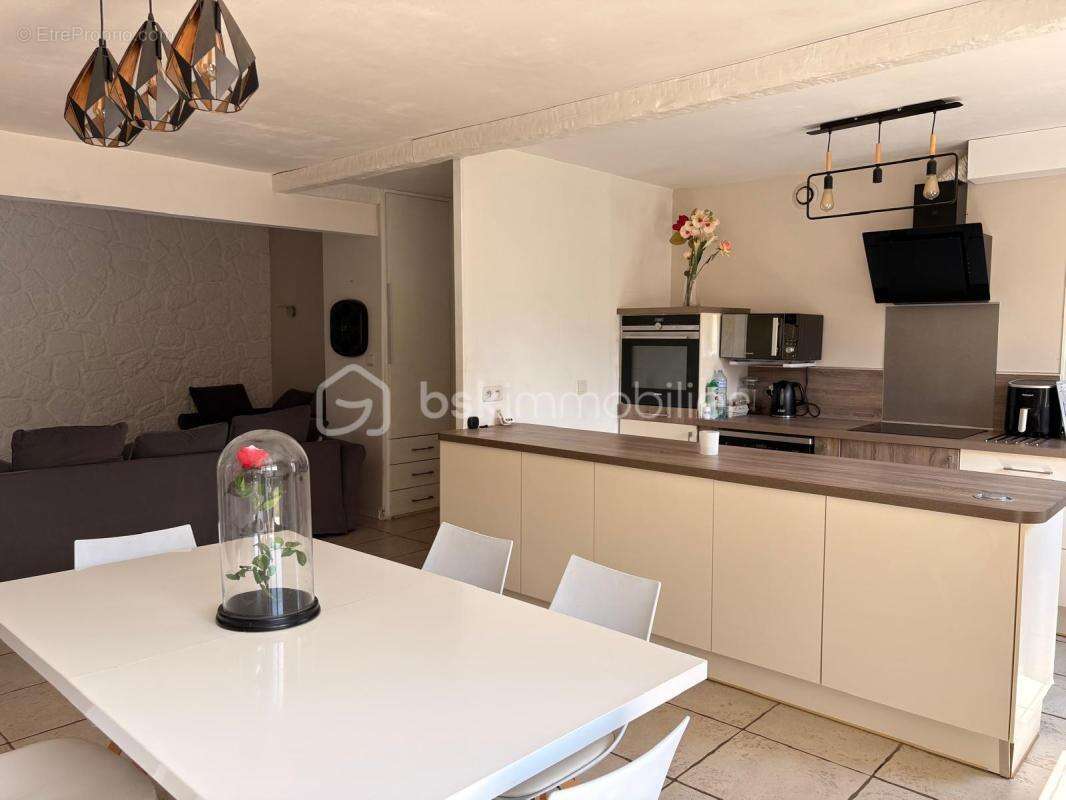 Maison 102 m² à Savigny-Le-Temple  - photo 5