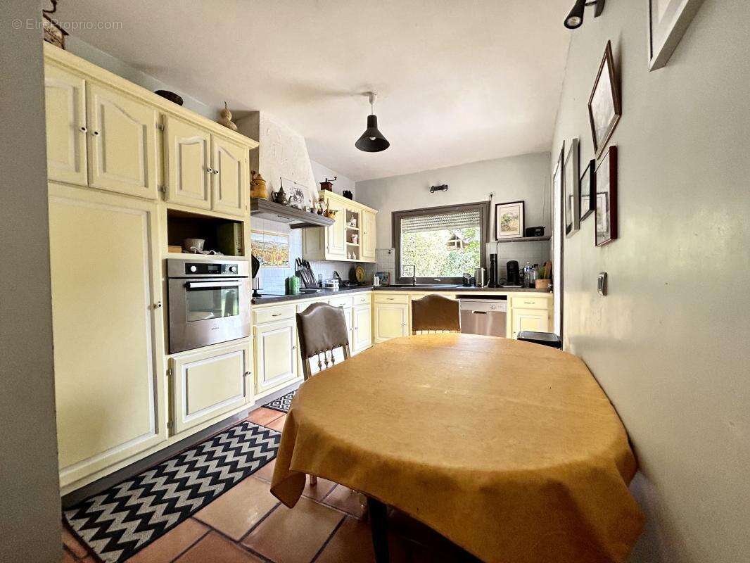 Maison à PELISSANNE