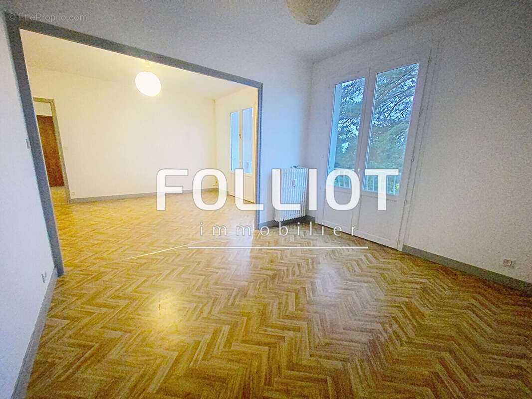 Appartement à FOUGERES