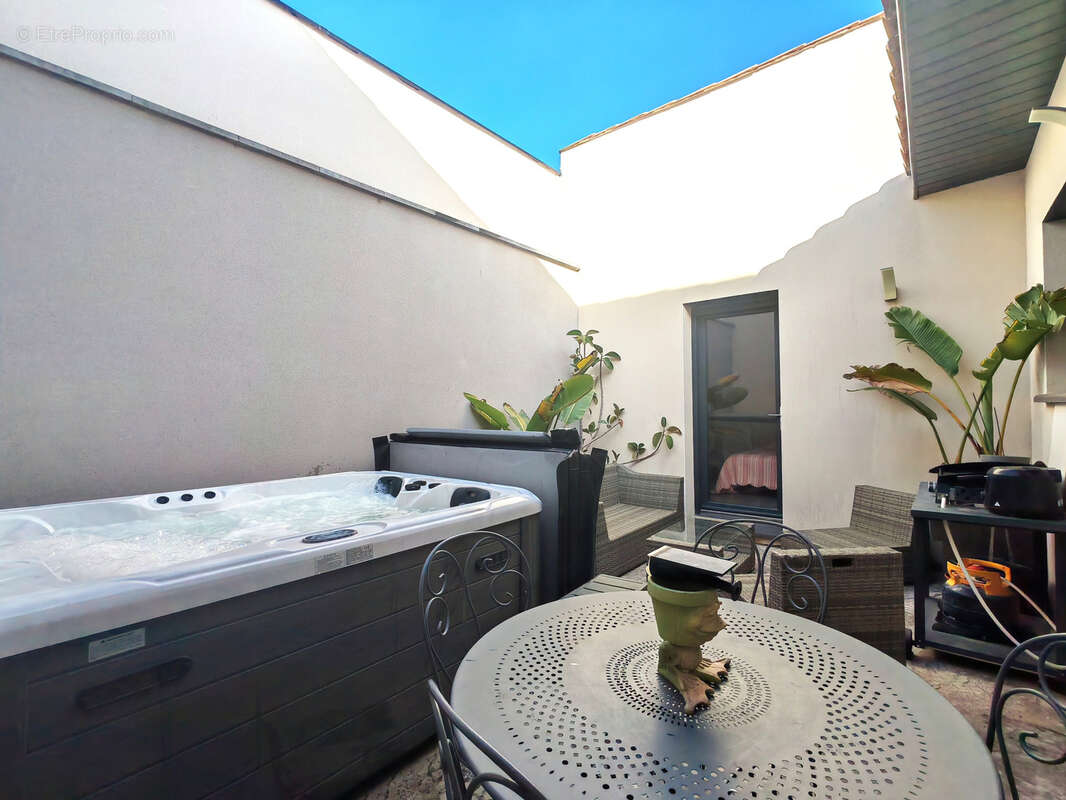 Maison à VILLENEUVE-DE-LA-RAHO