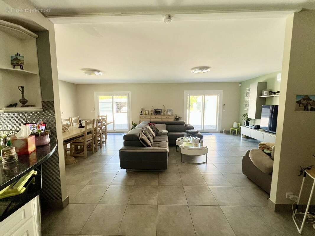 Maison 196 m² à Lumigny-Nesles-Ormeaux  - photo 8