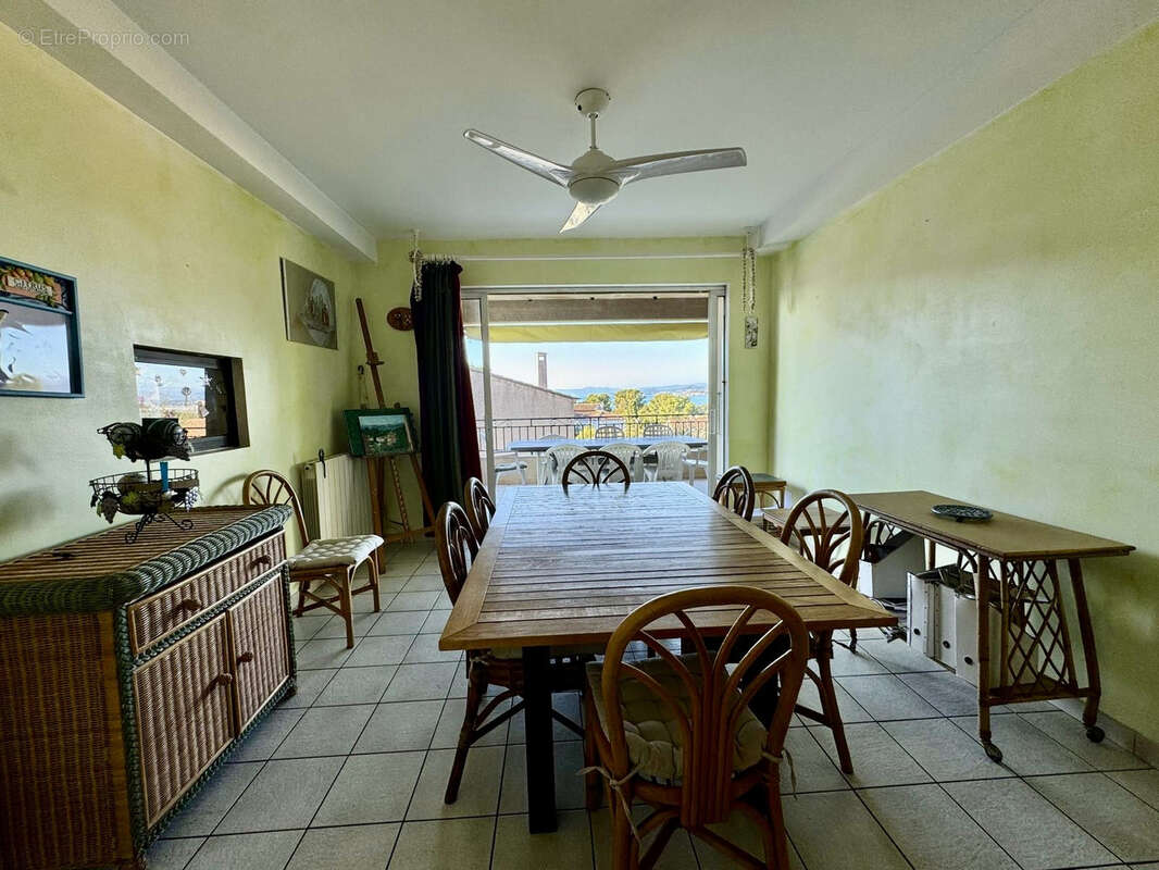 Proche du Brusc - Grande villa provençale vue mer divisée en plusieurs appartements - photo 6