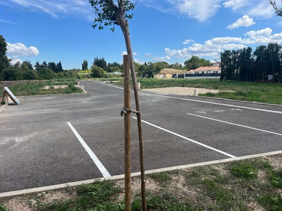 Terrain à SENAS