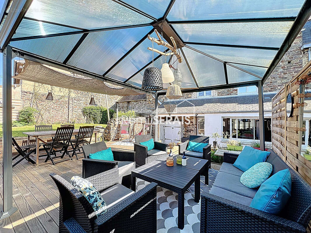 Maison à SAINT-DENIS-DE-MERE