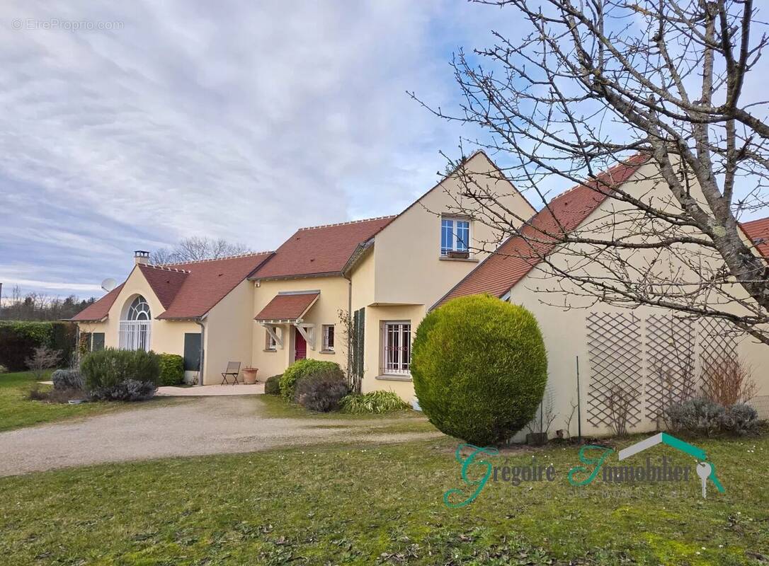 Maison à LA GENEVRAYE