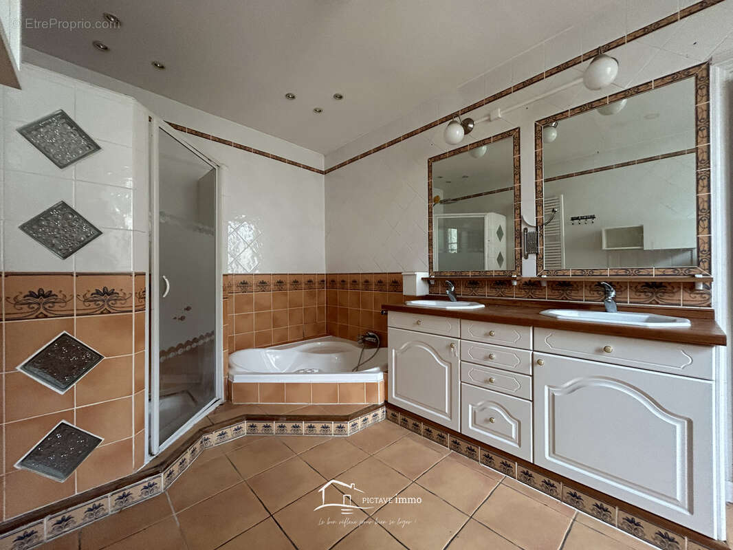 Appartement à LUSIGNAN