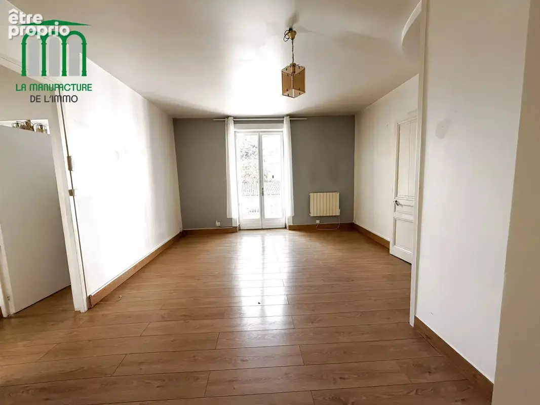 Appartement F3 - 72,58M2 - 2 Caves - Garage - Saint-Etienne/ Bergson - La Terrasse - photo 13