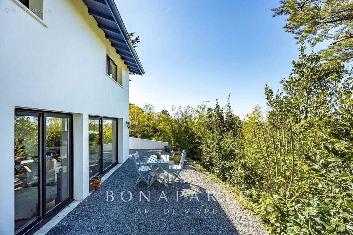 Saint-jean-de-luz - propriete avec piscine et annexe - photo 16