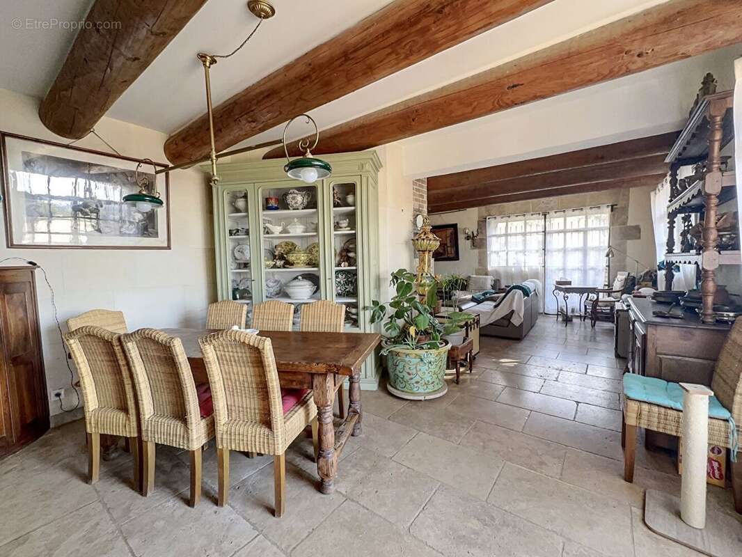 Appartement à MOURIES