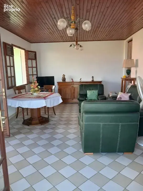 Maison T4 de 194 m² sur 2 niveaux – Place d’Armes Le Lamentin - photo 4