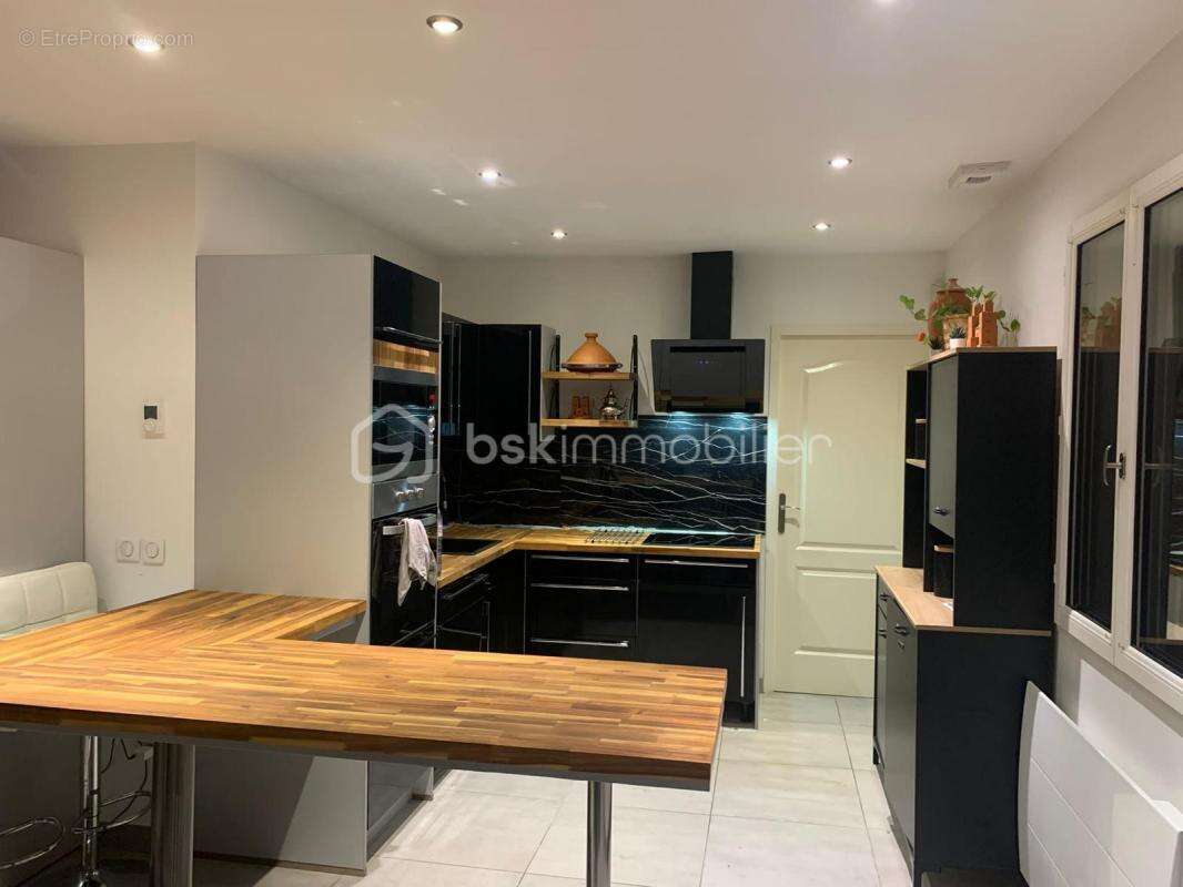 Maison à SAINT-PIERRE-DU-PERRAY