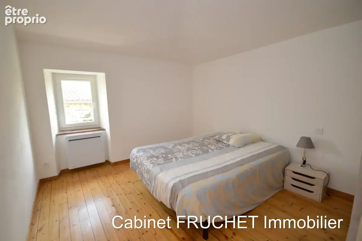 Charmante maison en pierre rénovée récemment avec 3 chambres et un jardin clos - photo 7