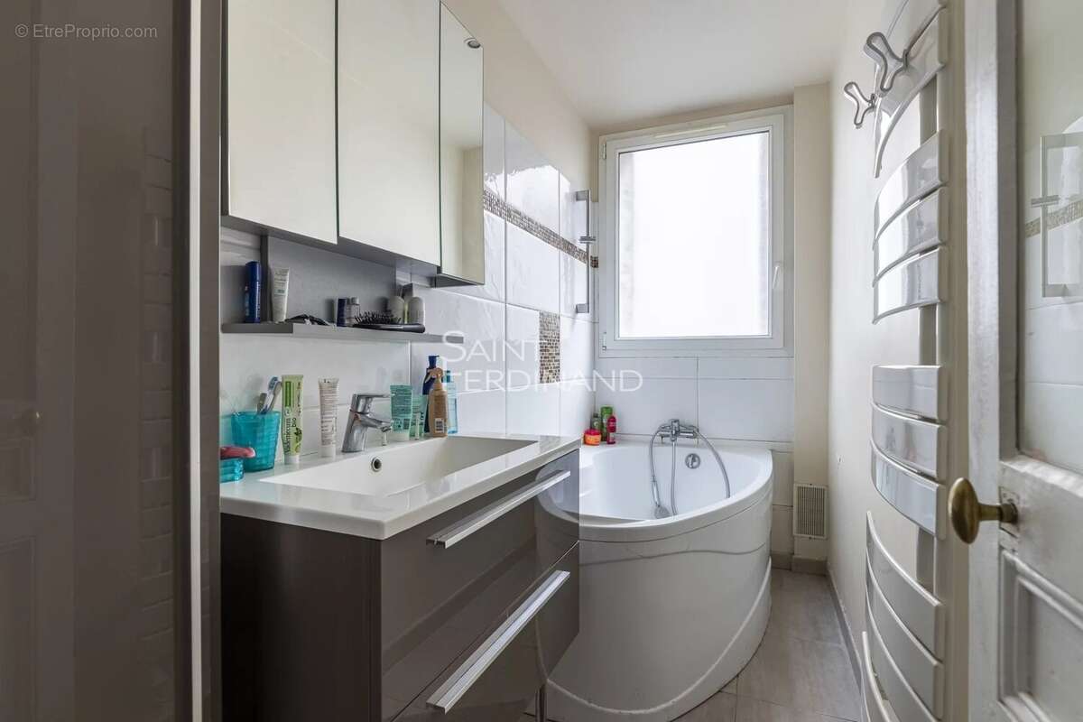 Appartement à PARIS-17E