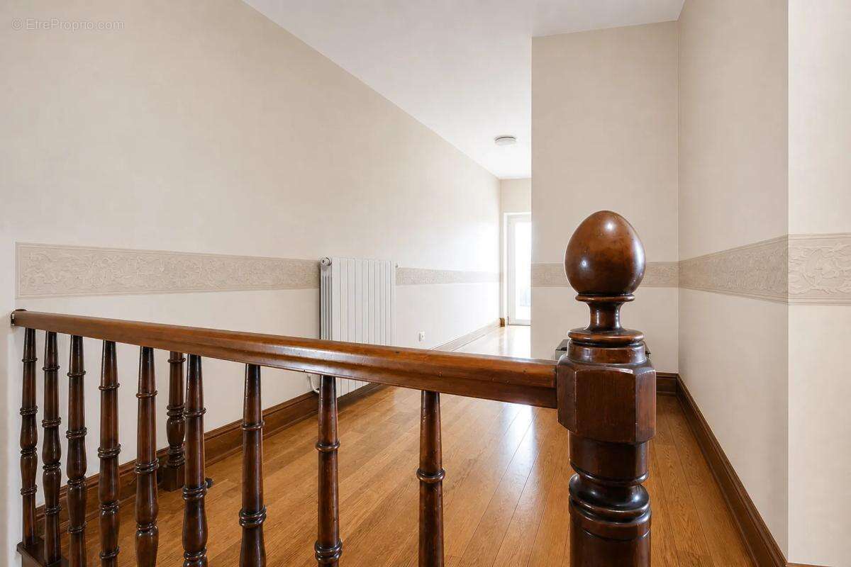 Spacieuse maison de 8 pièces à Murat-sur-Vèbre - photo 18