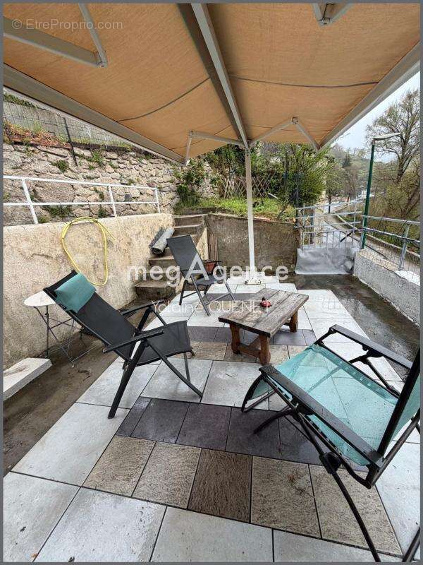 Maison à ENTRAYGUES-SUR-TRUYERE