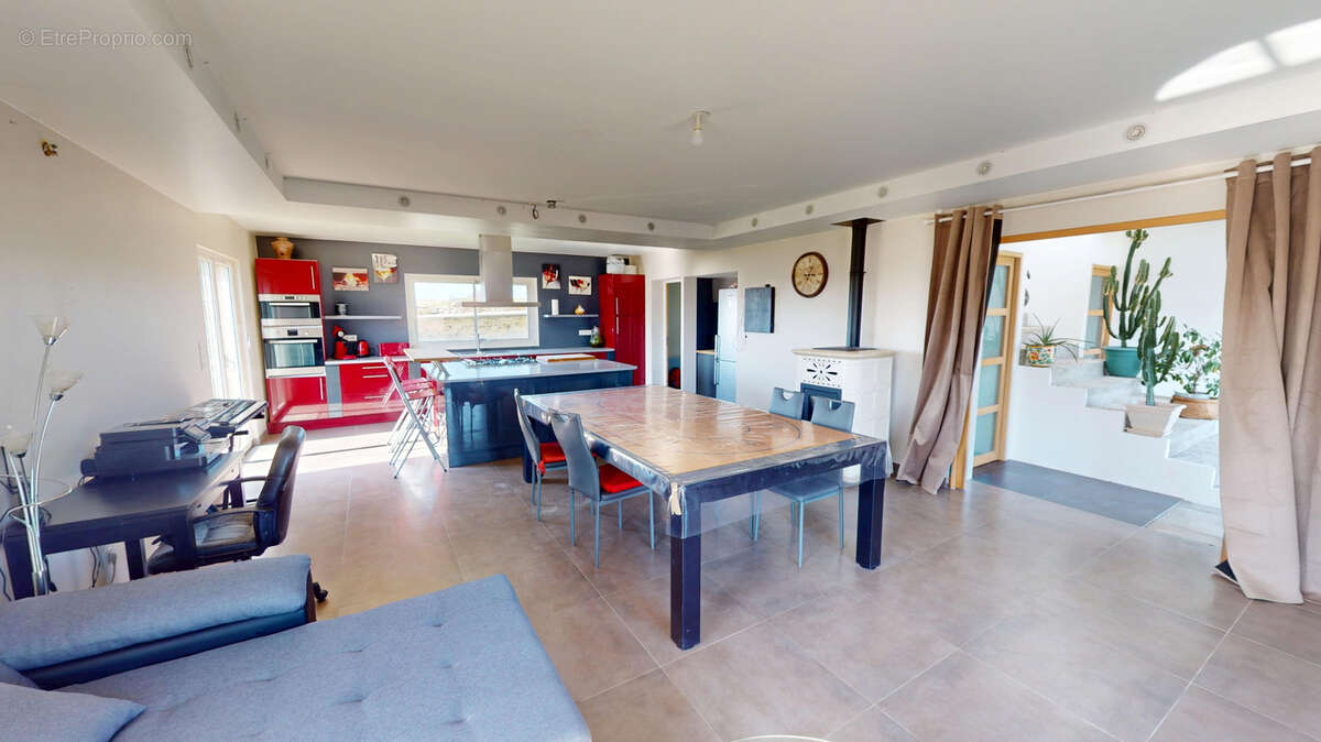 Maison familiale de 145 m2 (255 m2 utiles) avec piscine   Terrain de 880 m2   Vernou-la-Celle-sur-Seine (77670 - photo 3
