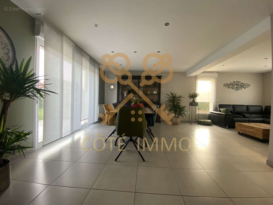 Maison à COURRIERES