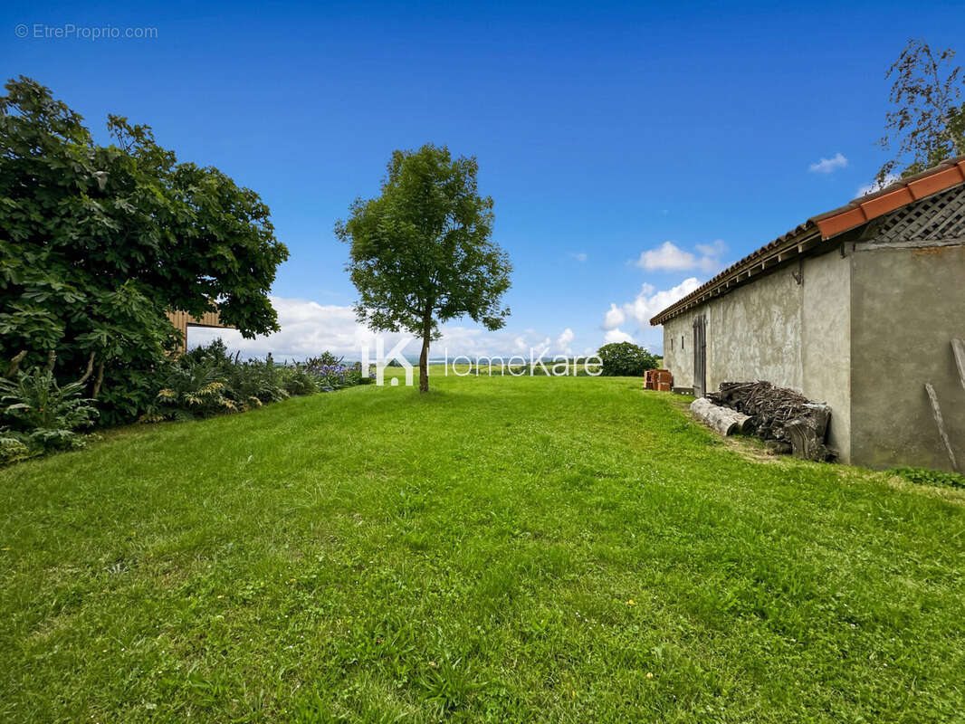 Maison à LEZAT-SUR-LEZE