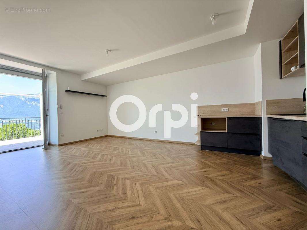 Appartement à LA COMBE-DE-LANCEY