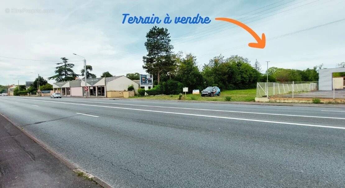 Terrain à CHASSENEUIL-DU-POITOU